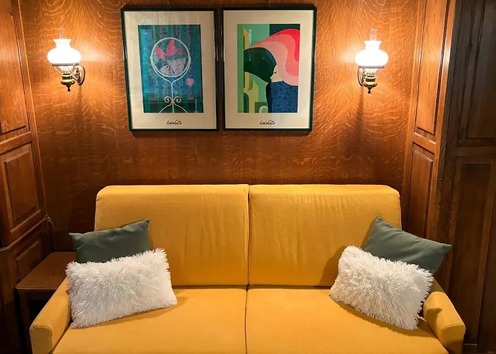 Casa Desi - In The Center *